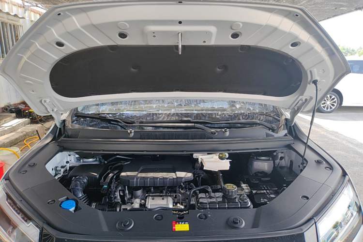 Used Wuling 730 2025 Model 1.5T CVT Elite Edition Engine Bay