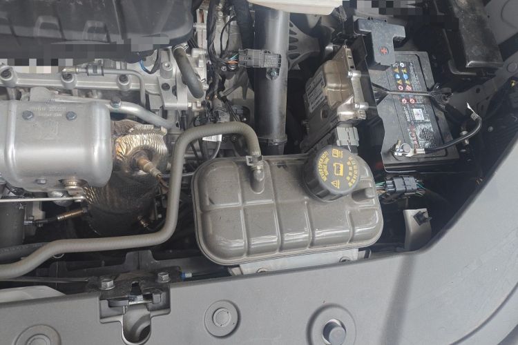 Used Wuling 730 2025 Model 1.5T CVT Elite Edition Engine Bay Left