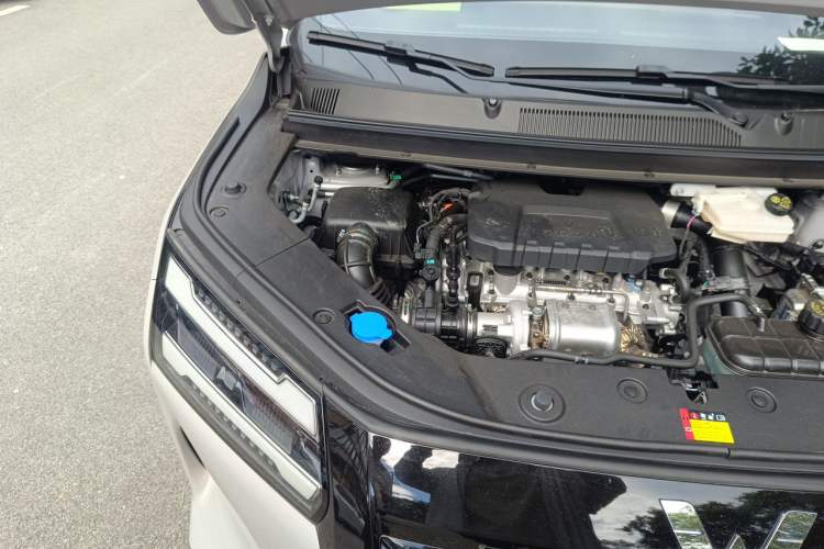 Used Wuling 730 2025 Model 1.5T CVT Elite Edition Engine Bay Right