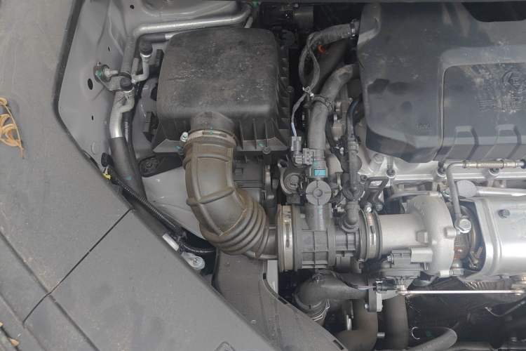 Used Wuling 730 2025 Model 1.5T CVT Elite Edition Engine Bay Right