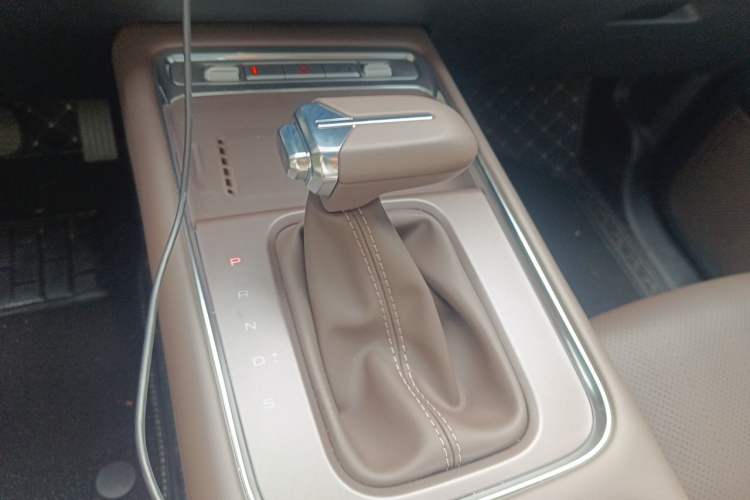 Used Wuling 730 2025 Model 1.5T CVT Elite Edition Gear Lever