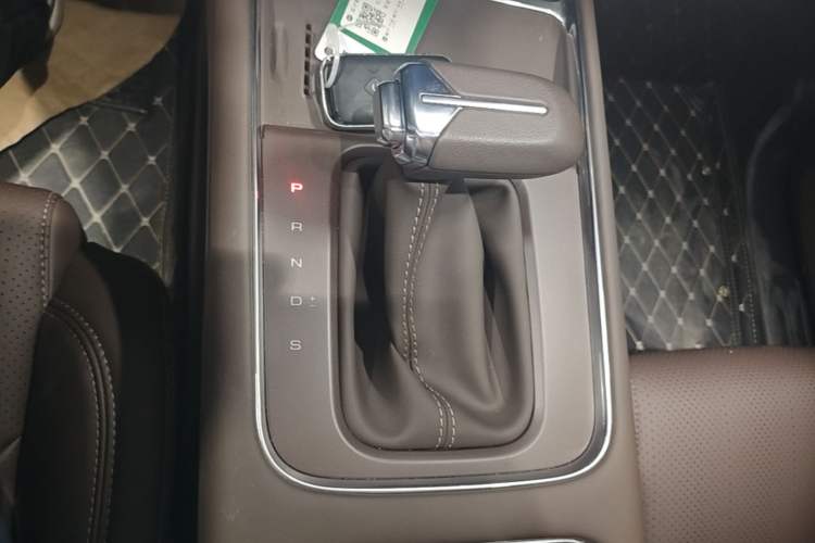 Used Wuling 730 2025 Model 1.5T CVT Elite Edition Gear Lever
