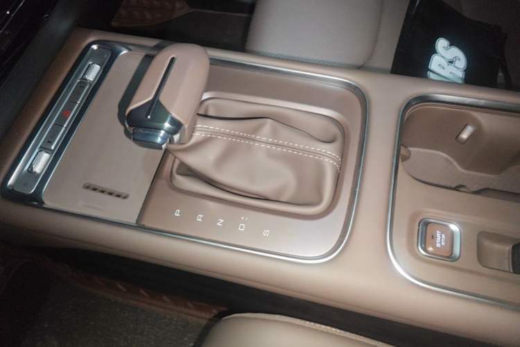 Used Wuling 730 2025 Model 1.5T CVT Elite Edition Gear Lever