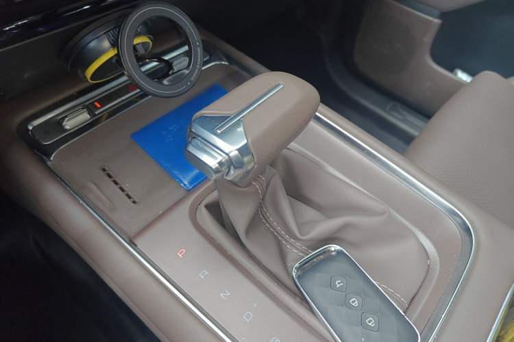 Used Wuling 730 2025 Model 1.5T CVT Elite Edition Gear Lever