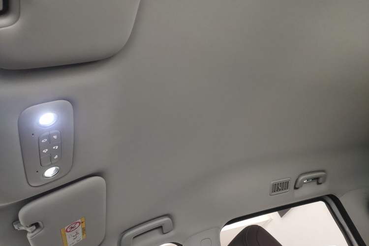 Used Wuling 730 2025 Model 1.5T CVT Elite Edition Headliner