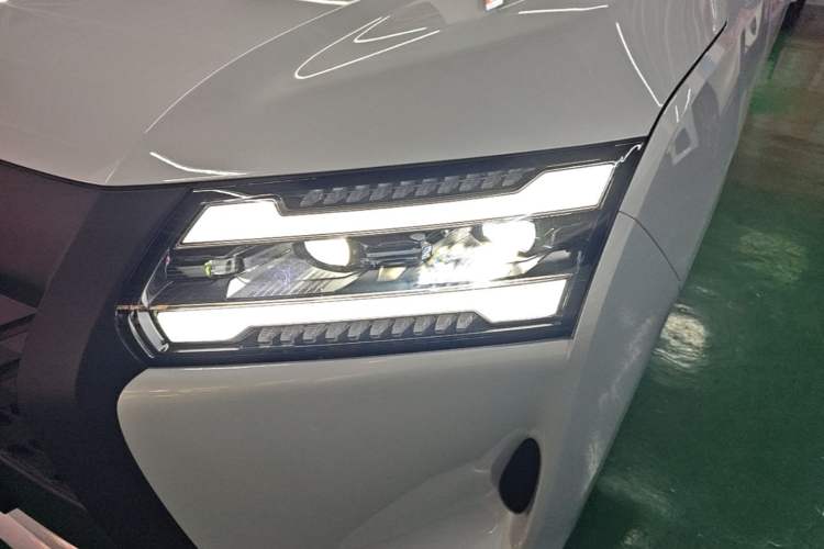 Used Wuling 730 2025 Model 1.5T 6MT Comfort Edition Left Front Headlight