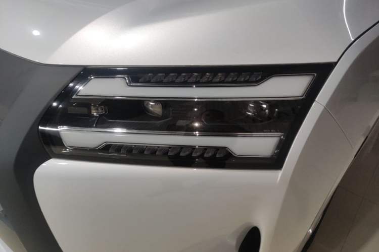 Used Wuling 730 2025 Model 1.5T 6MT Comfort Edition Left Front Headlight