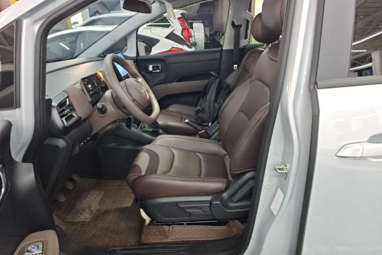 Used Wuling 730 2025 Model 1.5T 6MT Comfort Edition Left Front Seat