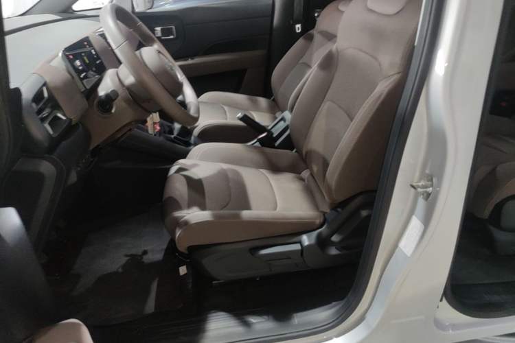 Used Wuling 730 2025 Model 1.5T 6MT Comfort Edition Left Front Seat