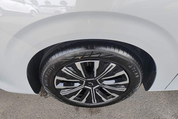 Used Wuling 730 2025 Model 1.5T CVT Elite Edition Left Front Wheel Hub
