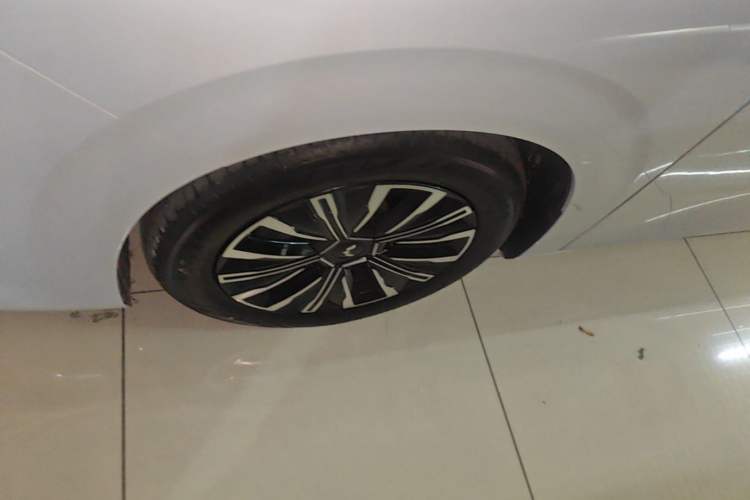 Used Wuling 730 2025 Model 1.5T CVT Elite Edition Left Front Wheel Hub