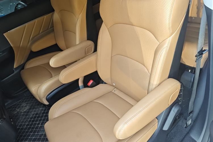 Used Wuling 730 2025 Model 1.5T CVT Elite Edition Left Rear Seat