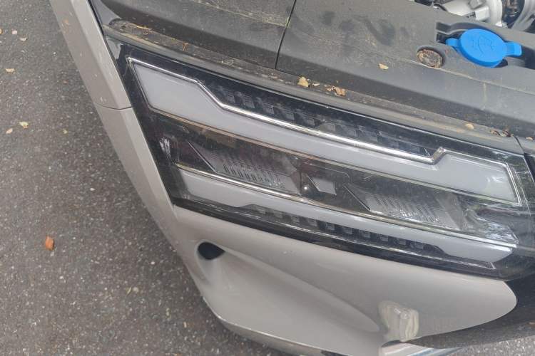Used Wuling 730 2025 Model 1.5T CVT Elite Edition Right Front Headlight