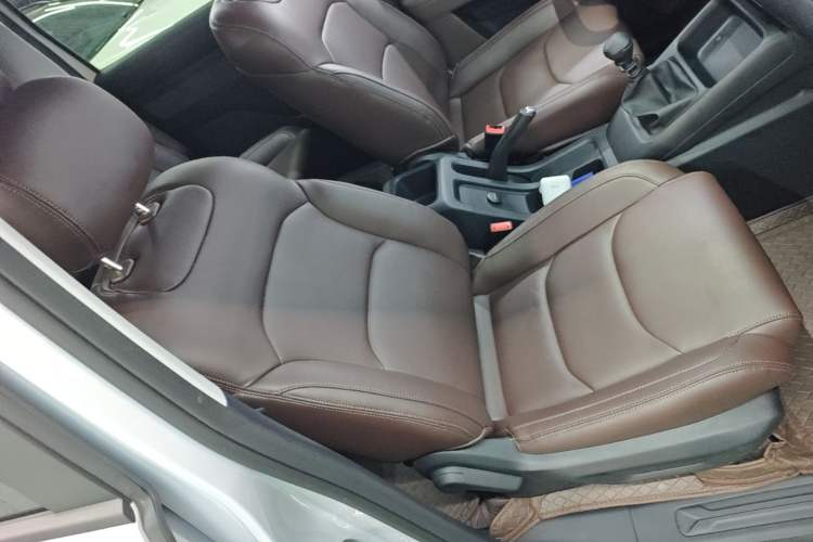 Used Wuling 730 2025 Model 1.5T 6MT Comfort Edition Right Front Seat
