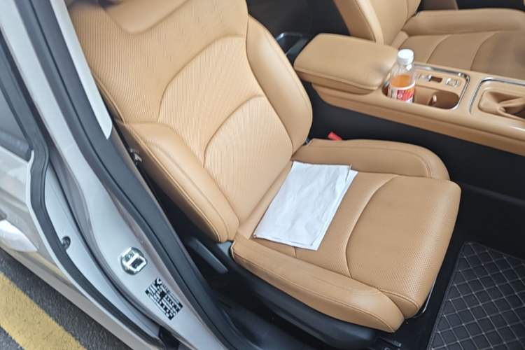 Used Wuling 730 2025 Model 1.5T CVT Elite Edition Right Front Seat