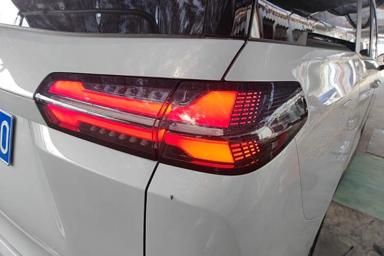 Used Wuling 730 2025 Model 1.5T CVT Elite Edition Right Rear Taillight