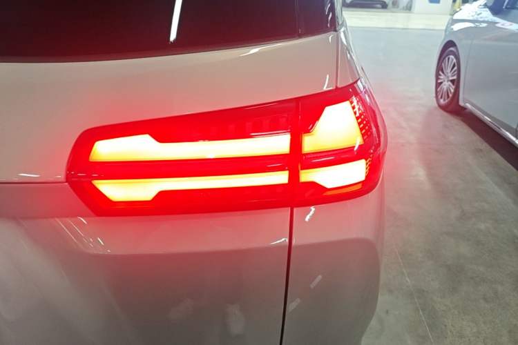 Used Wuling 730 2025 Model 1.5T CVT Elite Edition Right Rear Taillight