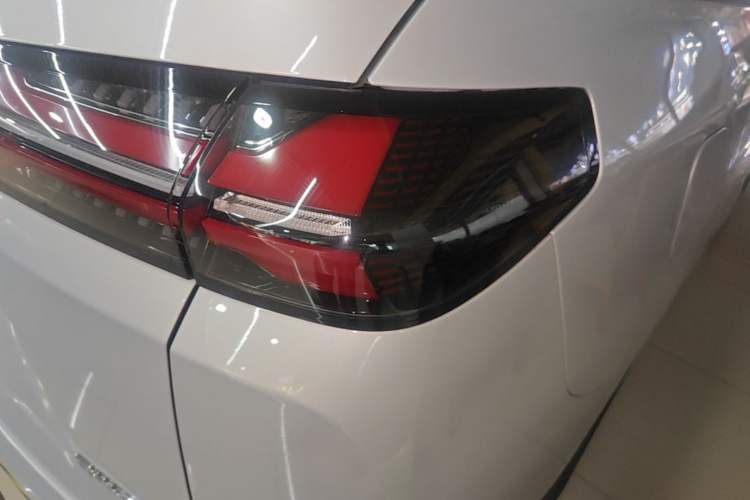 Used Wuling 730 2025 Model 1.5T CVT Elite Edition Right Rear Taillight