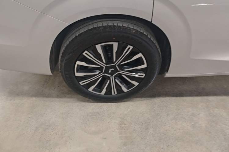 Used Wuling 730 2025 Model 1.5T CVT Elite Edition Right Rear Wheel Hub
