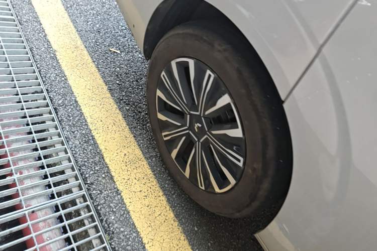 Used Wuling 730 2025 Model 1.5T CVT Elite Edition Right Rear Wheel Hub