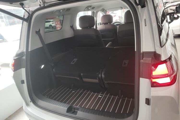 Used Wuling 730 2025 Model 1.5T CVT Elite Edition Trunk