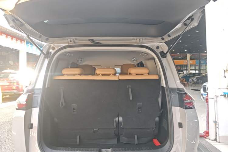 Used Wuling 730 2025 Model 1.5T CVT Elite Edition Trunk