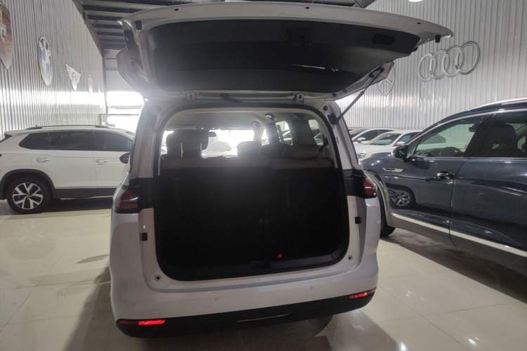 Used Wuling 730 2025 Model 1.5T 6MT Comfort Edition Trunk