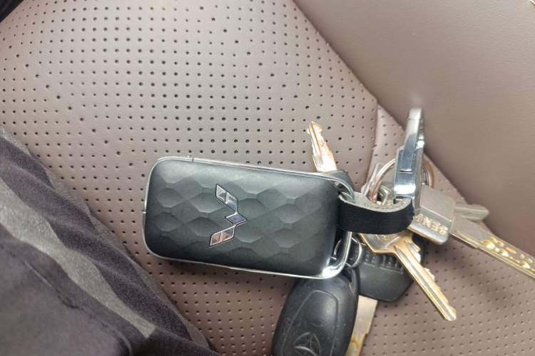 Used Wuling 730 2025 Model 1.5T CVT Elite Edition Vehicle Key
