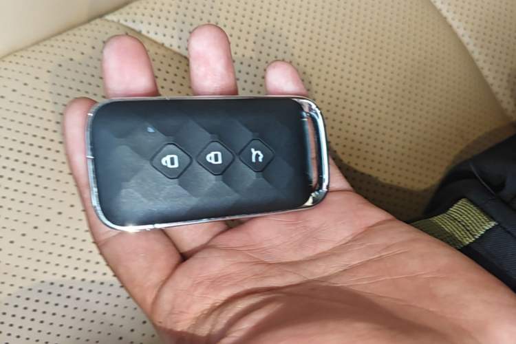 Used Wuling 730 2025 Model 1.5T CVT Elite Edition Vehicle Key