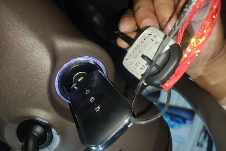 Used Wuling 730 2025 Model 1.5T 6MT Comfort Edition Vehicle Key