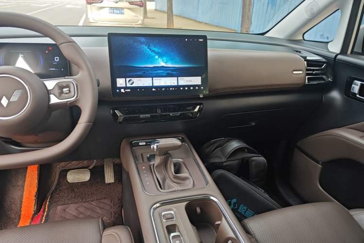 Used Wuling 730 2025 Model 1.5T CVT Elite Edition Audio And AC Panel