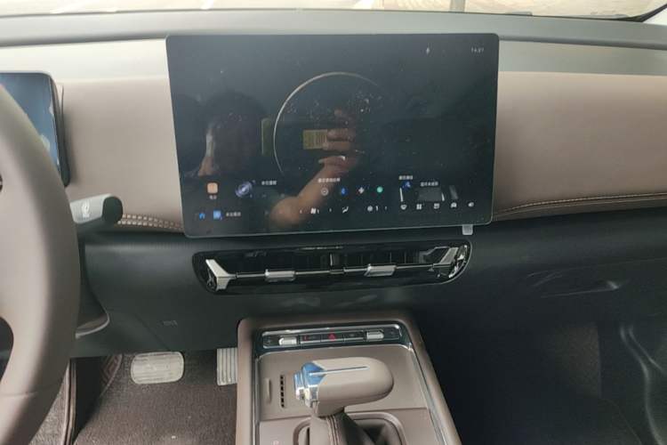 Used Wuling 730 2025 Model 1.5T CVT Elite Edition Audio And AC Panel