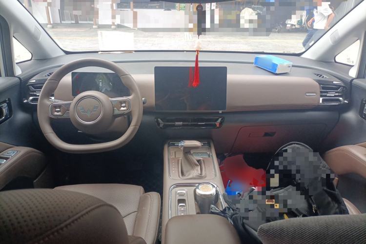Used Wuling 730 2025 Model 1.5T CVT Elite Edition Center Console