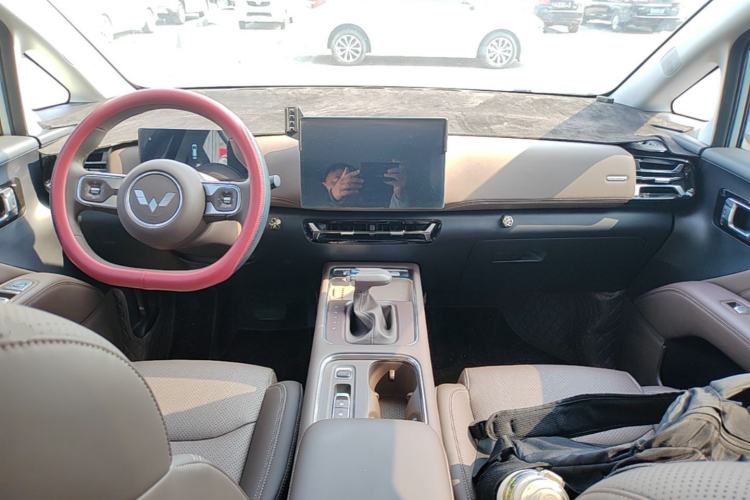 Used Wuling 730 2025 Model 1.5T CVT Elite Edition Center Console