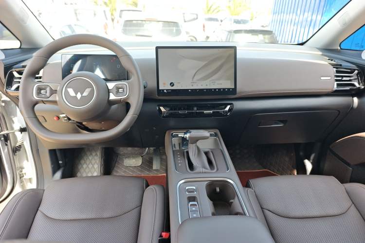 Used Wuling 730 2025 Model 1.5T CVT Elite Edition Center Console