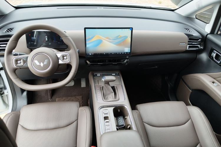 Used Wuling 730 2025 Model 1.5T CVT Elite Edition Center Console