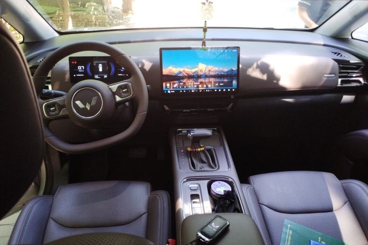 Used Wuling 730 2025 Model 1.5T CVT Elite Edition Center Console