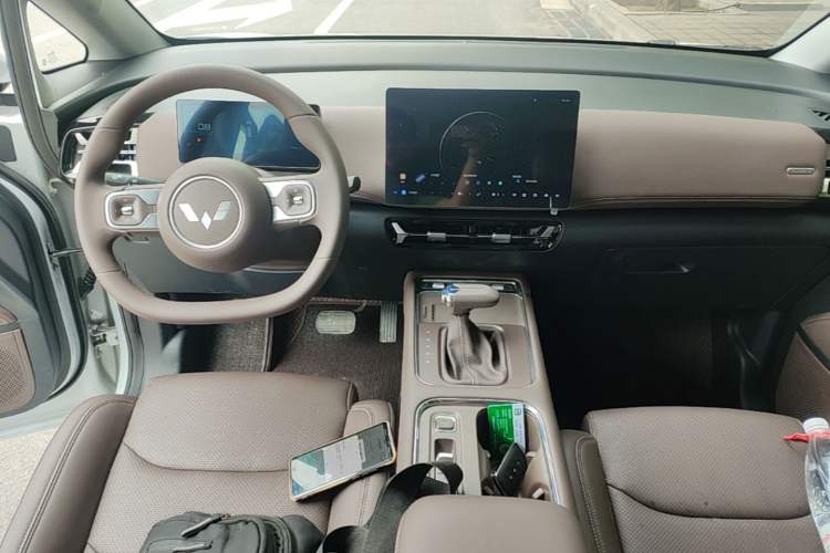 Used Wuling 730 2025 Model 1.5T CVT Elite Edition Center Console