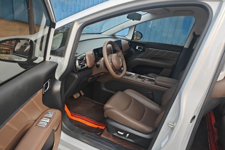 Used Wuling 730 2025 Model 1.5T CVT Elite Edition Driver Seat