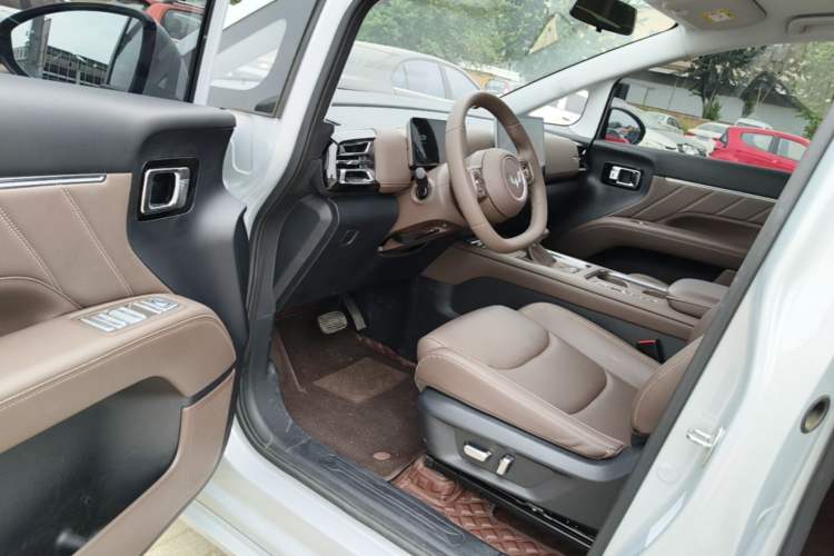 Used Wuling 730 2025 Model 1.5T CVT Elite Edition Driver Seat