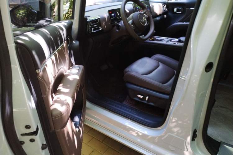 Used Wuling 730 2025 Model 1.5T CVT Elite Edition Driver Seat