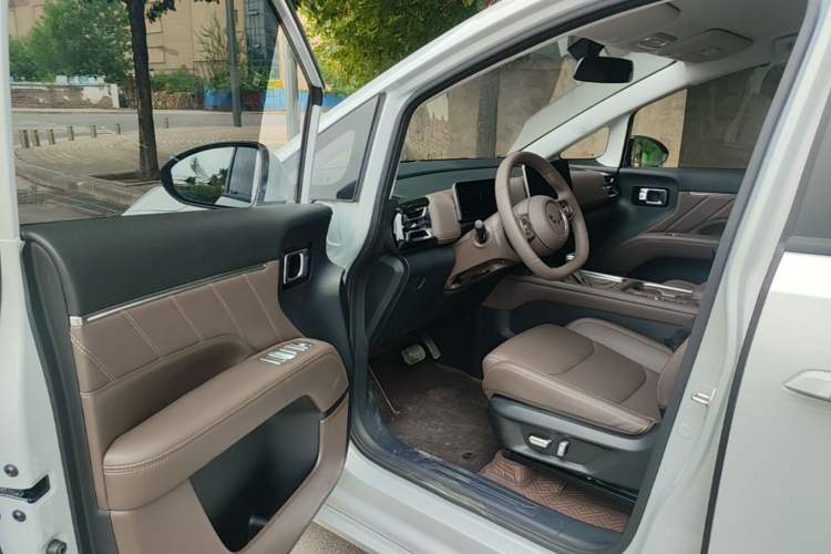 Used Wuling 730 2025 Model 1.5T CVT Elite Edition Driver Seat