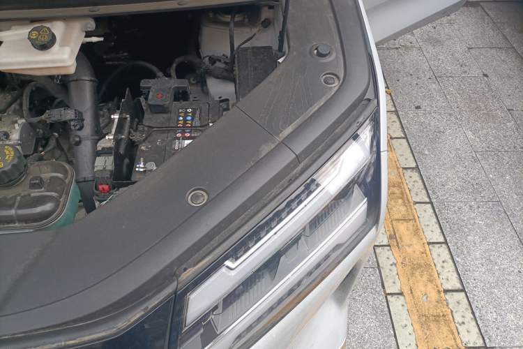 Used Wuling 730 2025 Model 1.5T CVT Elite Edition Engine Bay Left