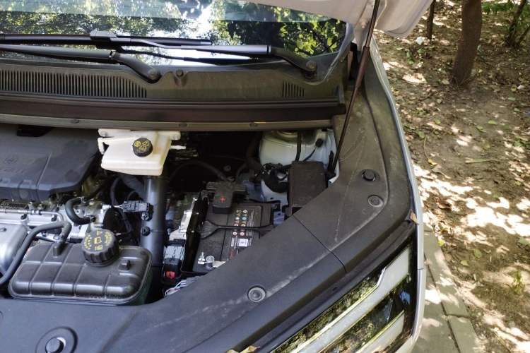 Used Wuling 730 2025 Model 1.5T CVT Elite Edition Engine Bay Left