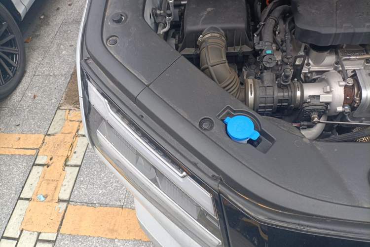 Used Wuling 730 2025 Model 1.5T CVT Elite Edition Engine Bay Right