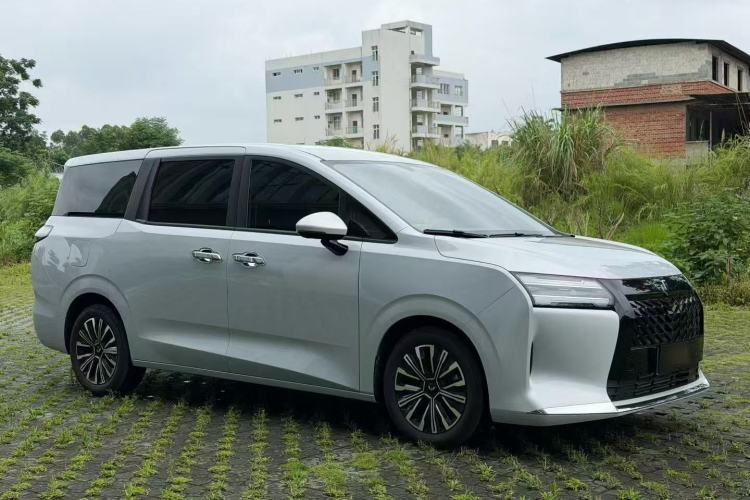 Used Wuling 730 2025 Model 1.5T CVT Elite Edition Front Right 45 Deg