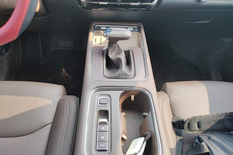 Used Wuling 730 2025 Model 1.5T CVT Elite Edition Gear Lever