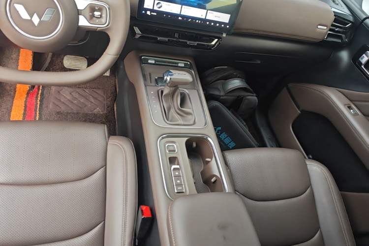 Used Wuling 730 2025 Model 1.5T CVT Elite Edition Gear Lever