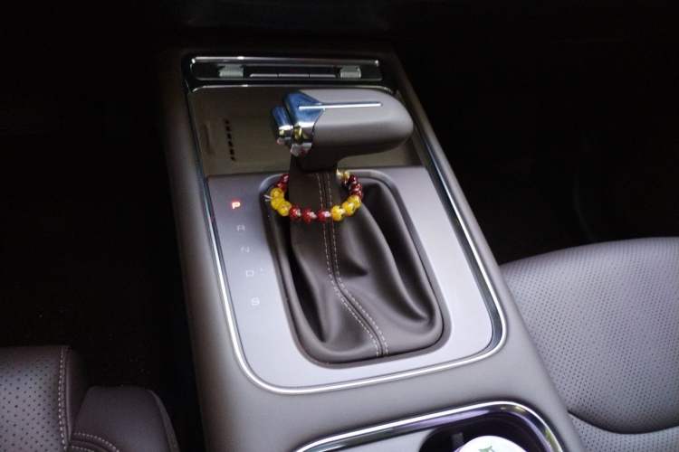 Used Wuling 730 2025 Model 1.5T CVT Elite Edition Gear Lever