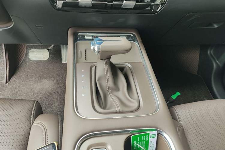 Used Wuling 730 2025 Model 1.5T CVT Elite Edition Gear Lever